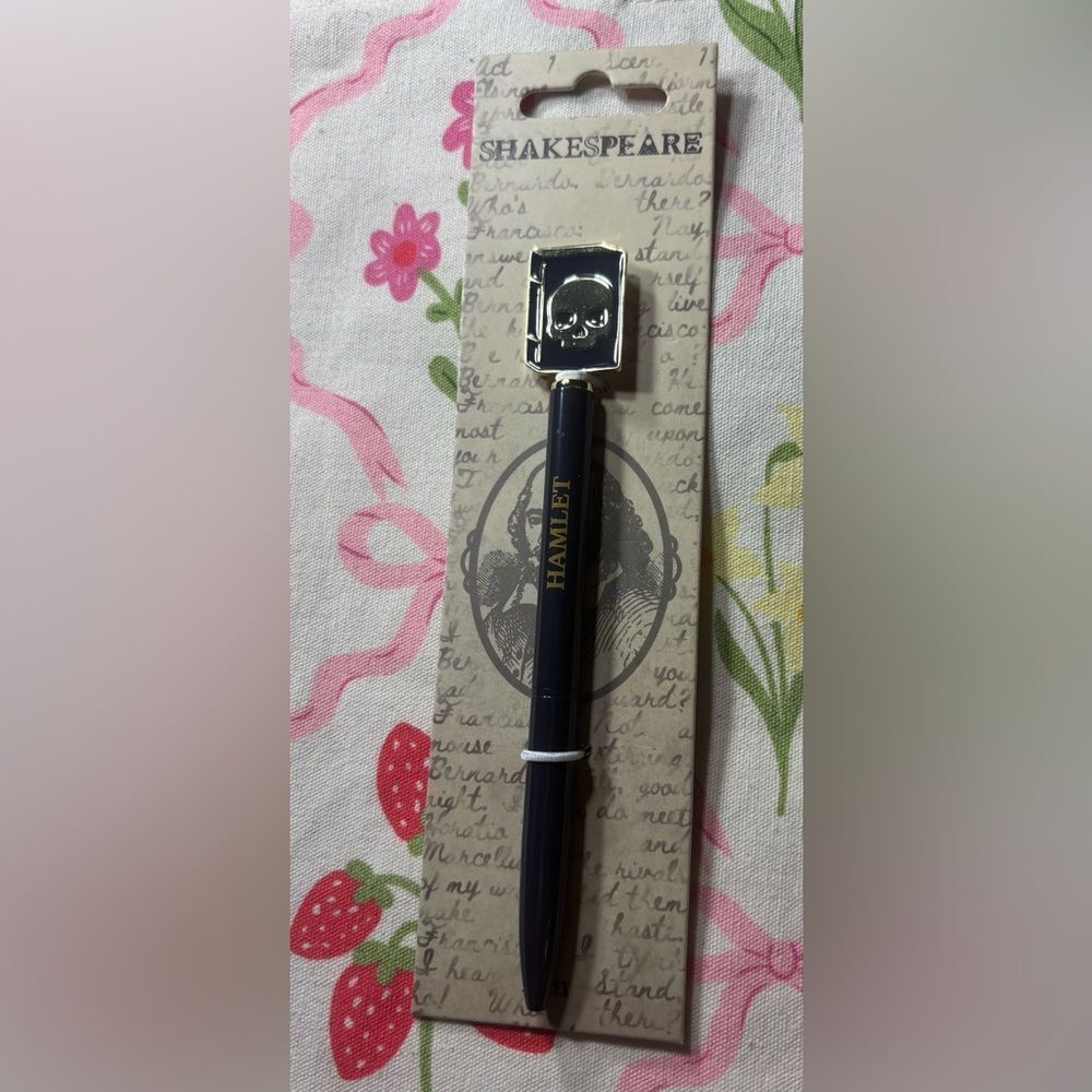 New Shakespeare Hamlet Fountain Pen with Skull Clip - Navy Blue
